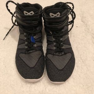 black nfinity titans size 7.5